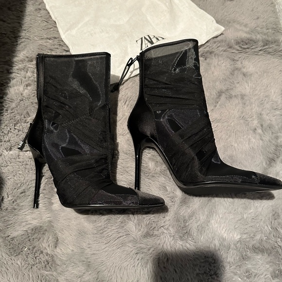 🖤 NWT” Zara “ Black Mesh Booties - Picture 12 of 15